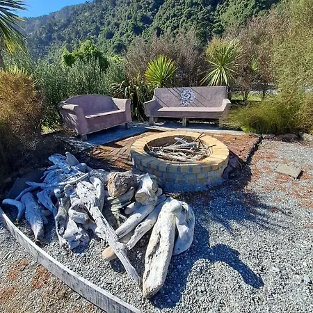 Koru Beachfront Holiday Cabins & Hot Tub Barrytown Exterior foto
