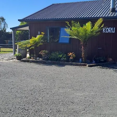 Koru Beachfront Holiday Cabins & Hot Tub Barrytown Exterior foto