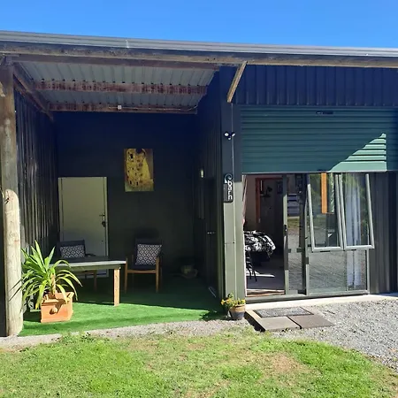 Koru Beachfront Holiday Cabins & Hot Tub Barrytown Exterior foto