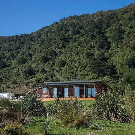 Koru Beachfront Holiday Cabins & Hot Tub Barrytown Exterior foto