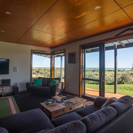 Koru Beachfront Holiday Cabins & Hot Tub Barrytown Exterior foto