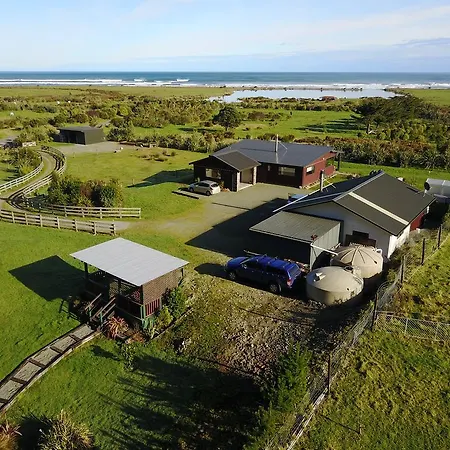 Koru Beachfront Holiday Cabins & Hot Tub Barrytown Exterior foto