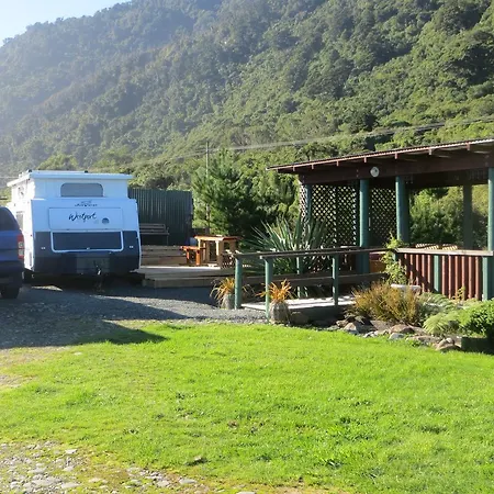 Koru Beachfront Holiday Cabins & Hot Tub Barrytown Exterior foto