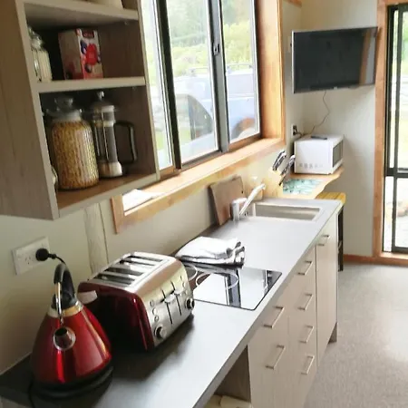 Koru Beachfront Holiday Cabins & Hot Tub Barrytown Exterior foto