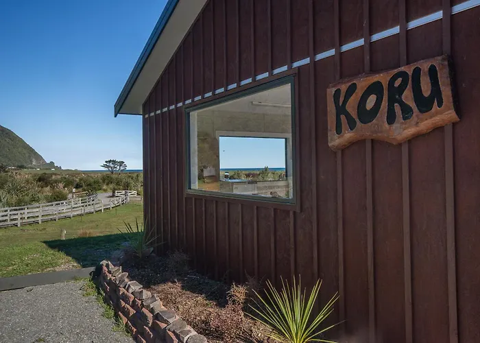 Koru Beachfront Holiday Cabins & Hot Tub
