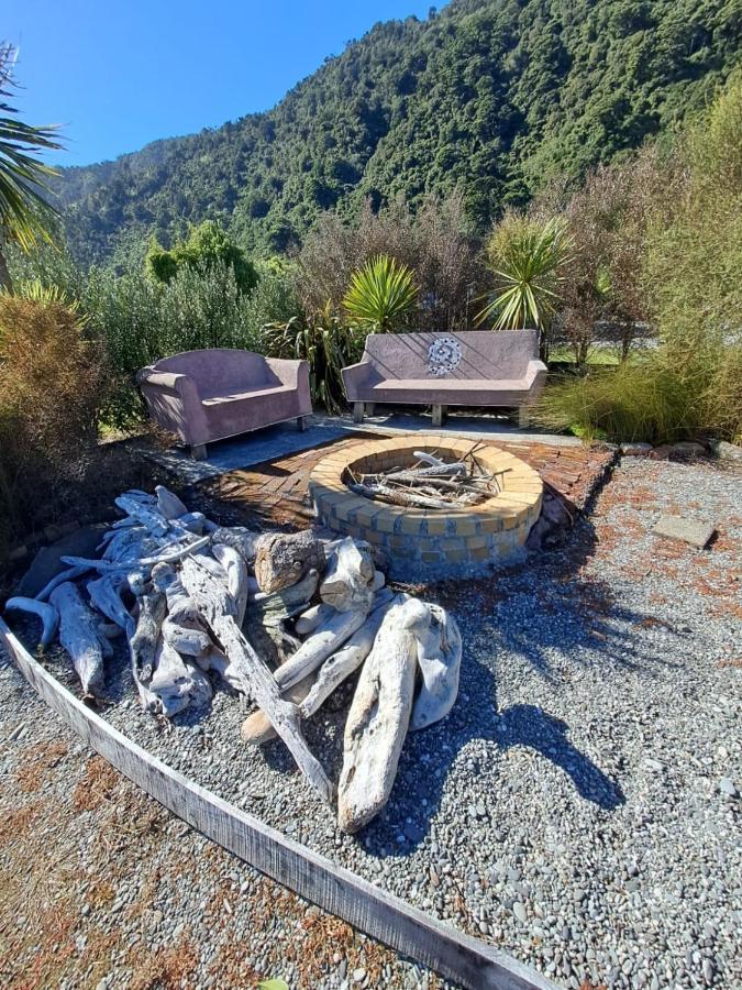 Koru Beachfront Holiday Cabins & Hot Tub Privatunterkunft *