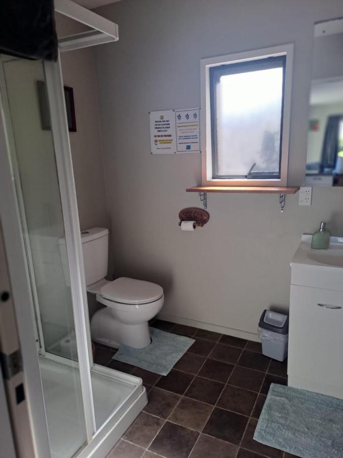 Koru Beachfront Holiday Cabins & Hot Tub *