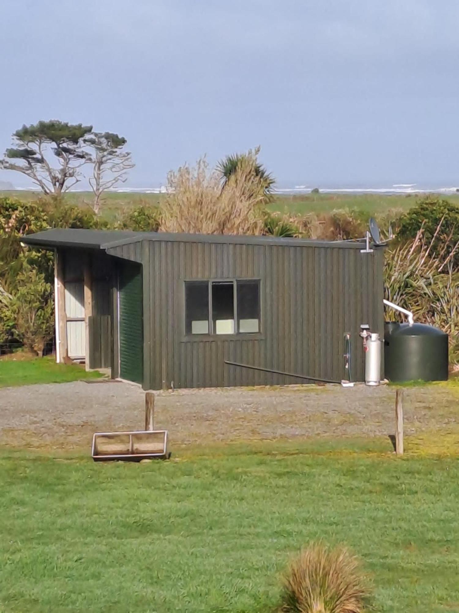 Koru Beachfront Holiday Cabins & Hot Tub