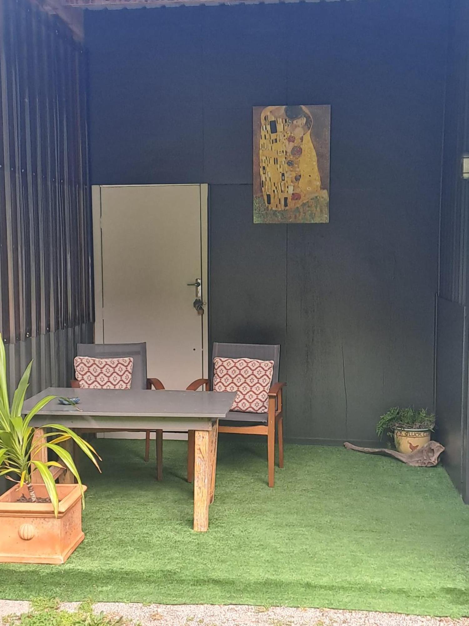 Koru Beachfront Holiday Cabins & Hot Tub *