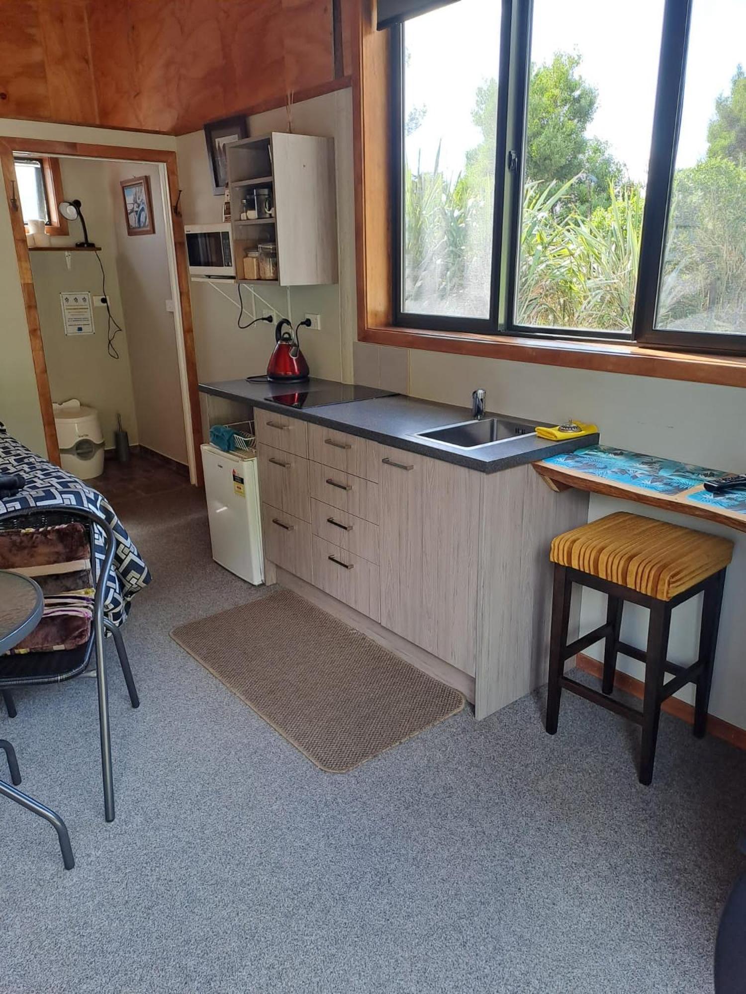 Koru Beachfront Holiday Cabins & Hot Tub Privatunterkunft *
