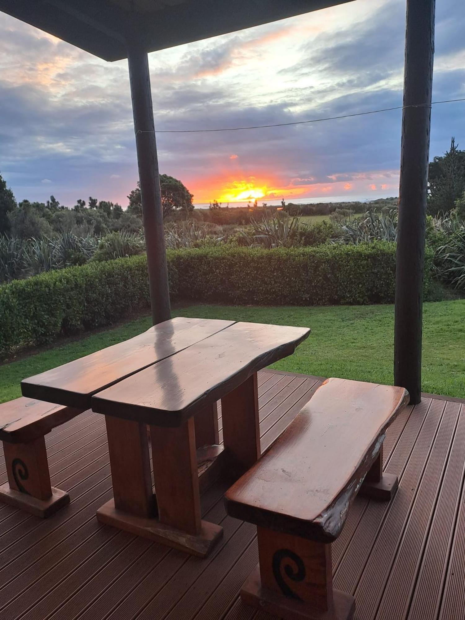 Privatunterkunft Koru Beachfront Holiday Cabins & Hot Tub