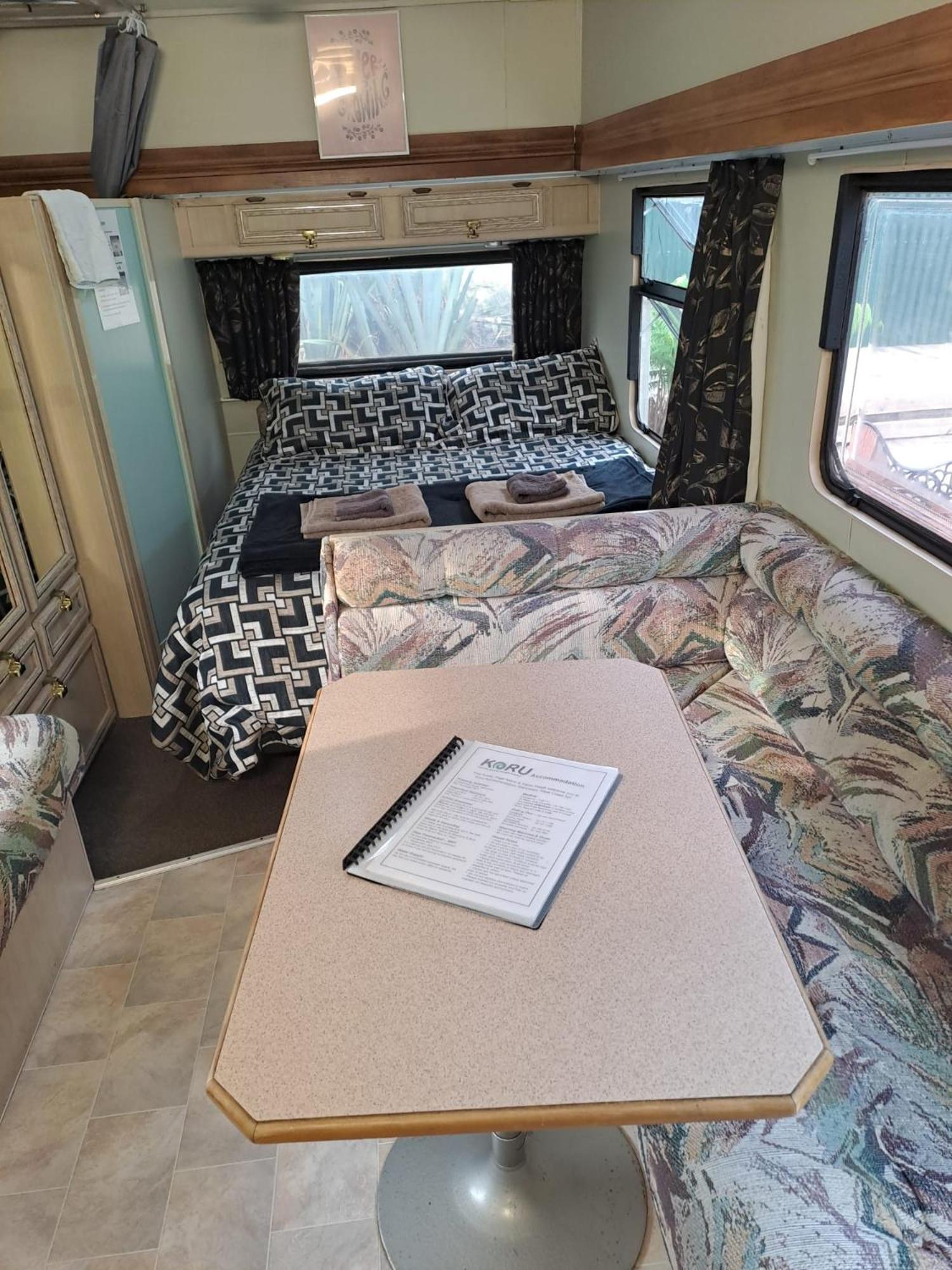Privatunterkunft Koru Beachfront Holiday Cabins & Hot Tub *
