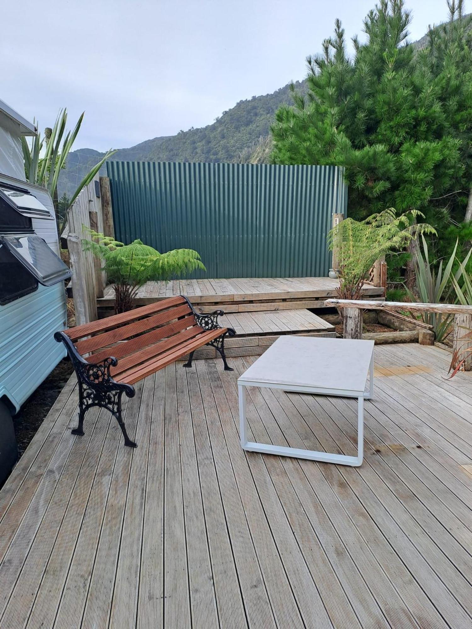 Privatunterkunft Koru Beachfront Holiday Cabins & Hot Tub Barrytown