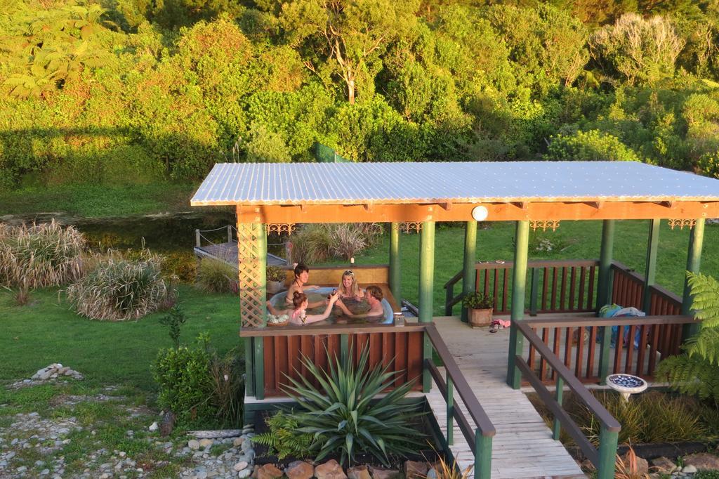 Koru Beachfront Holiday Cabins & Hot Tub