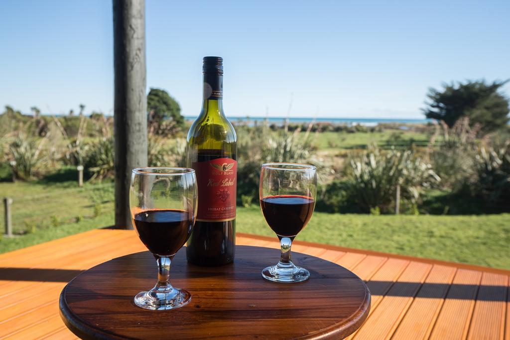 Koru Beachfront Holiday Cabins & Hot Tub Barrytown