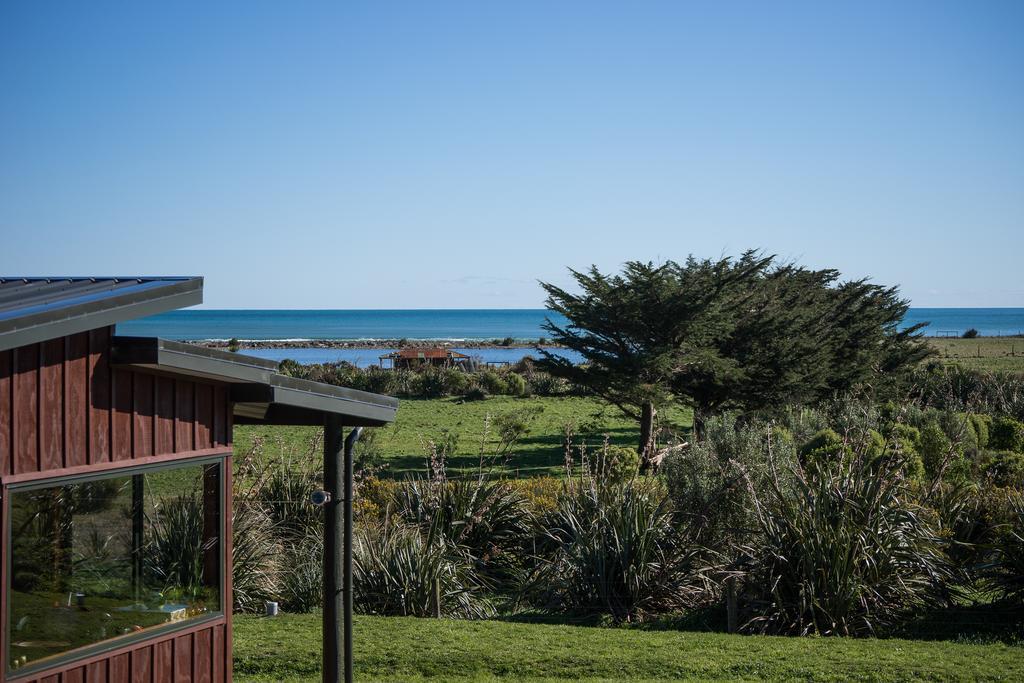 Koru Beachfront Holiday Cabins & Hot Tub Privatunterkunft Barrytown