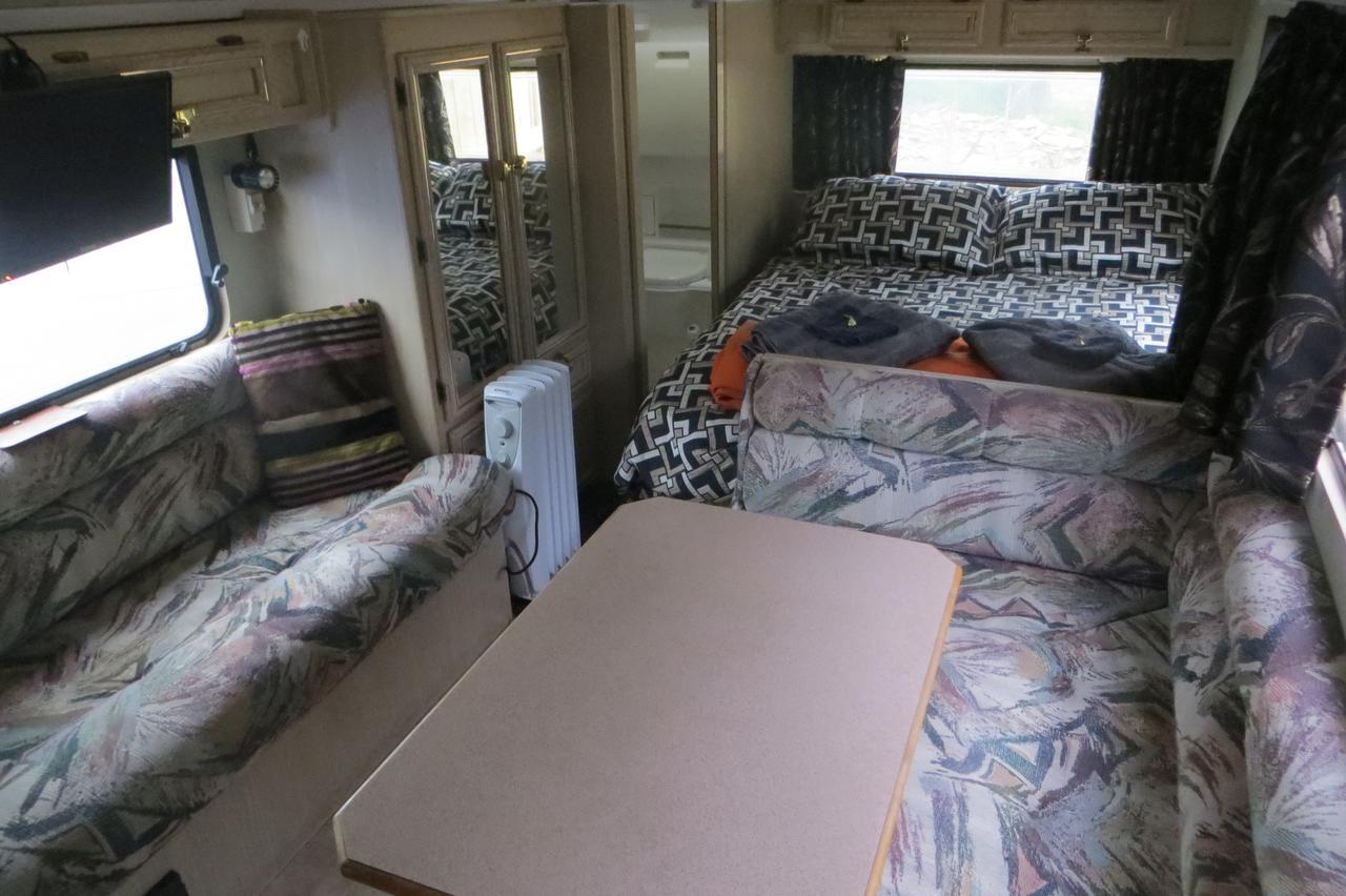 Koru Beachfront Holiday Cabins & Hot Tub *