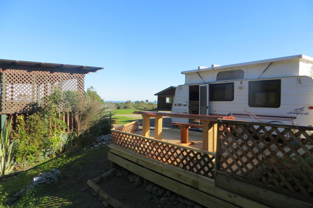 Koru Beachfront Holiday Cabins & Hot Tub Privatunterkunft *
