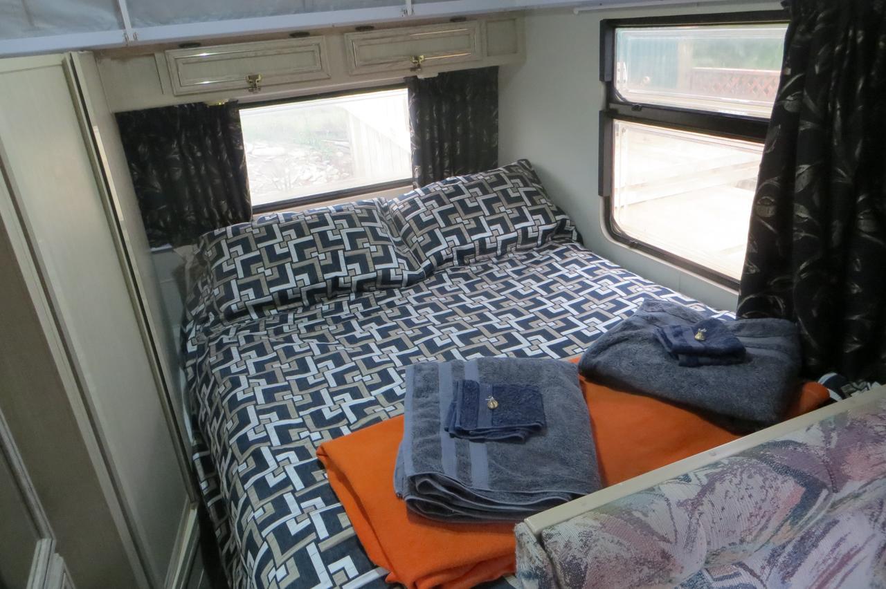 Privatunterkunft Koru Beachfront Holiday Cabins & Hot Tub