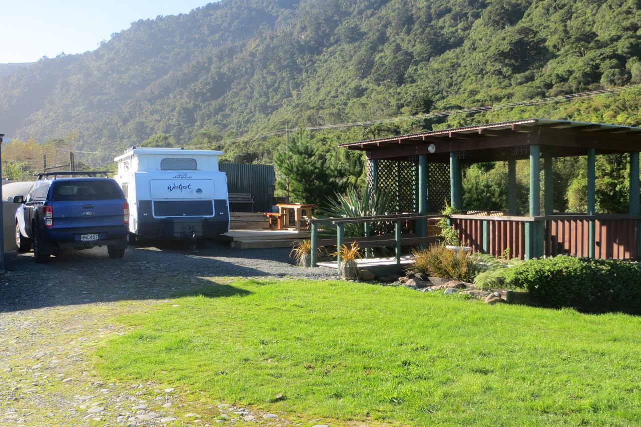 Koru Beachfront Holiday Cabins & Hot Tub Privatunterkunft *