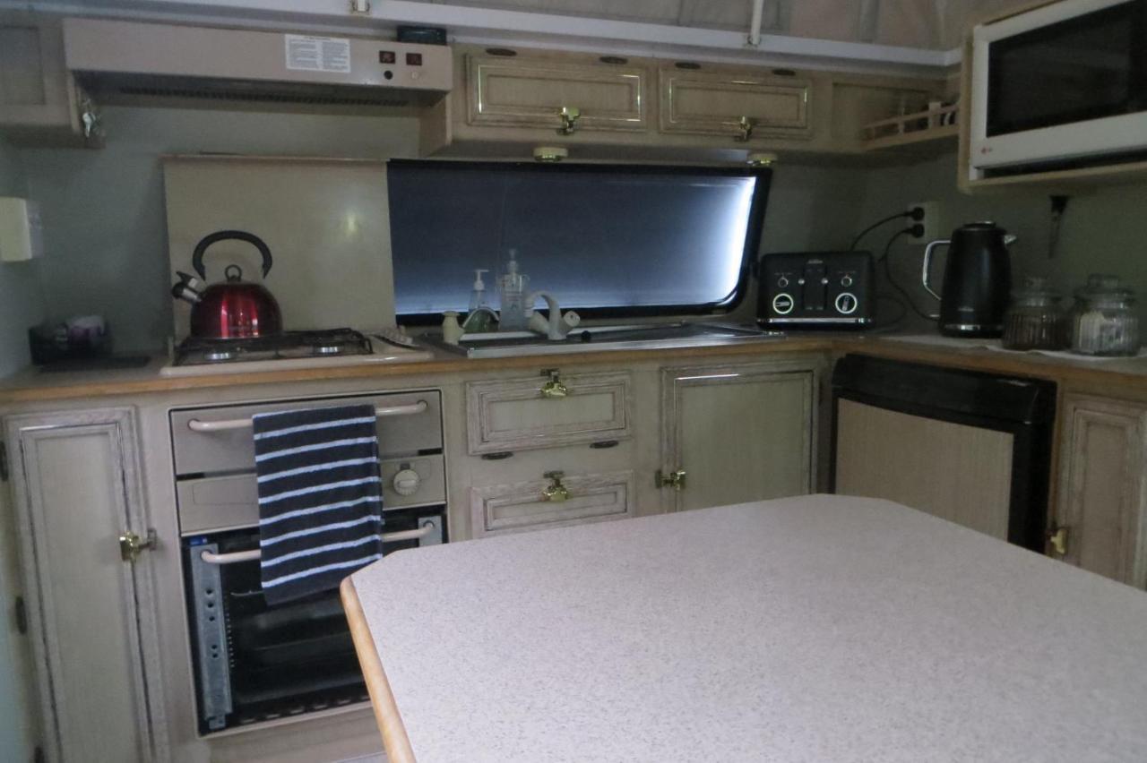 Koru Beachfront Holiday Cabins & Hot Tub Privatunterkunft *